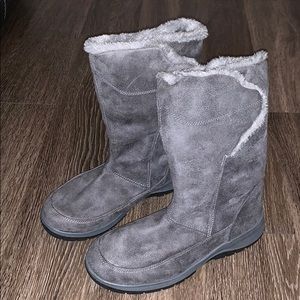 Furry grey winter boots